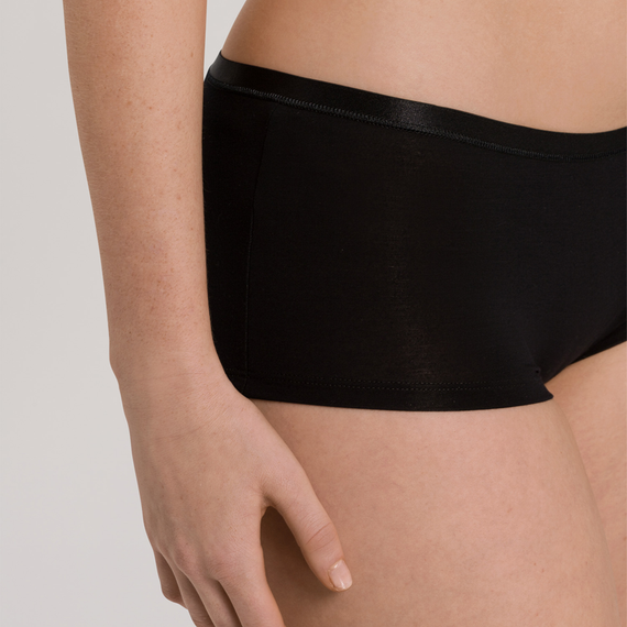 Hanro Soft Touch Short Black